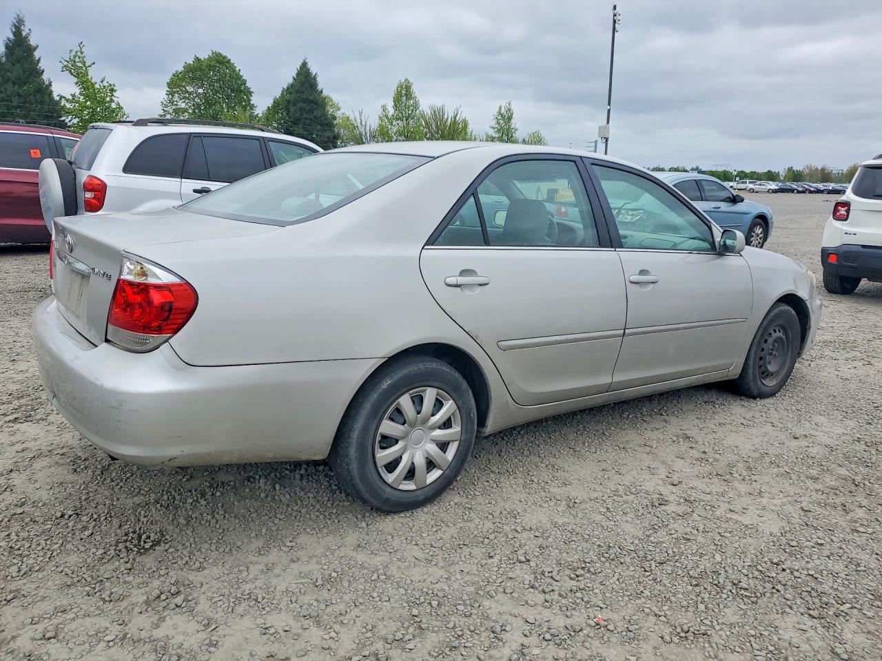 2005 TOYOTA CAMRY LE photo 3
