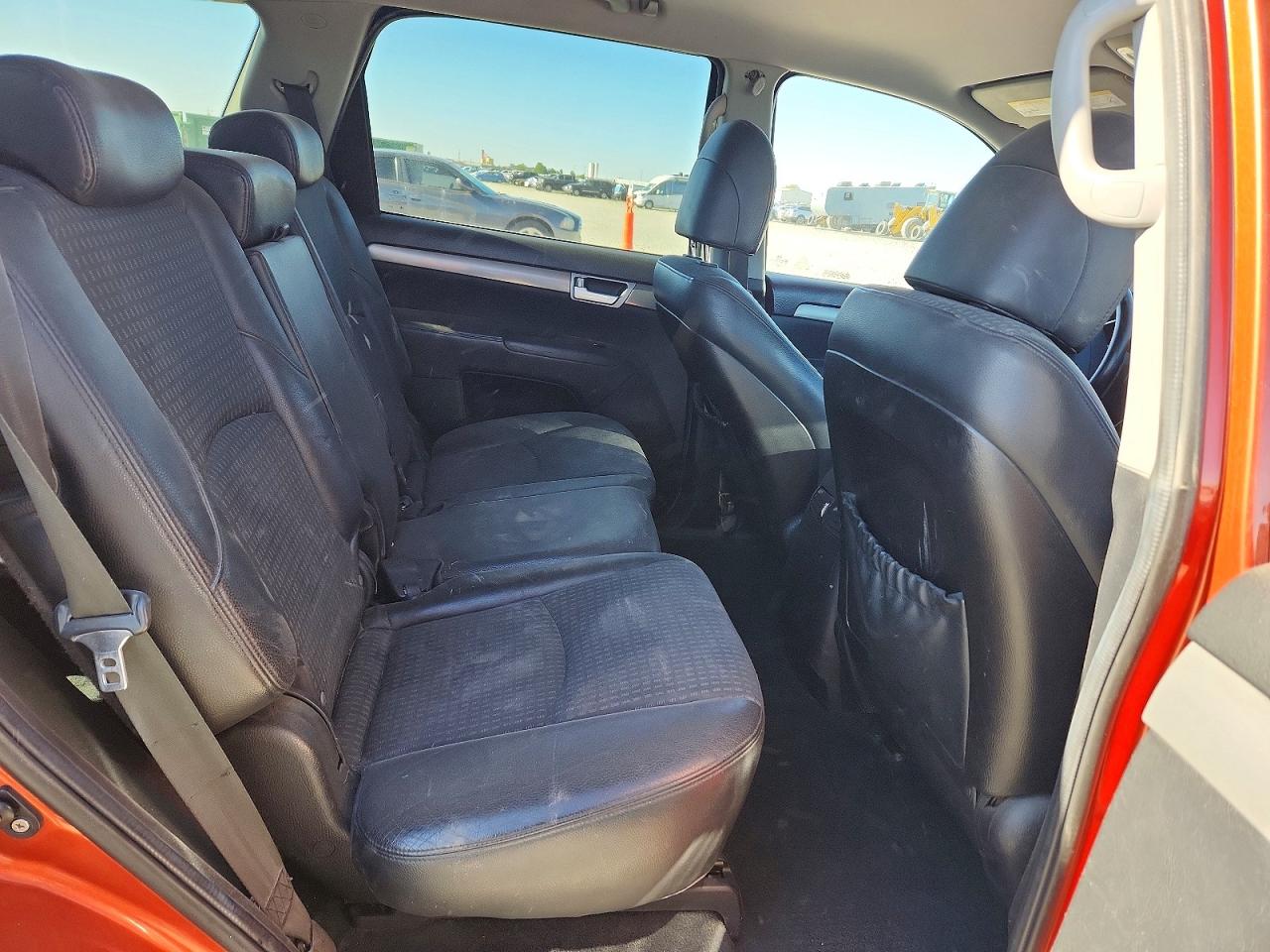 2009 KIA BORREGO LX photo 21