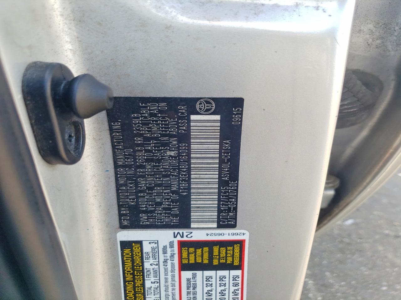 2011 TOYOTA CAMRY SE photo 12