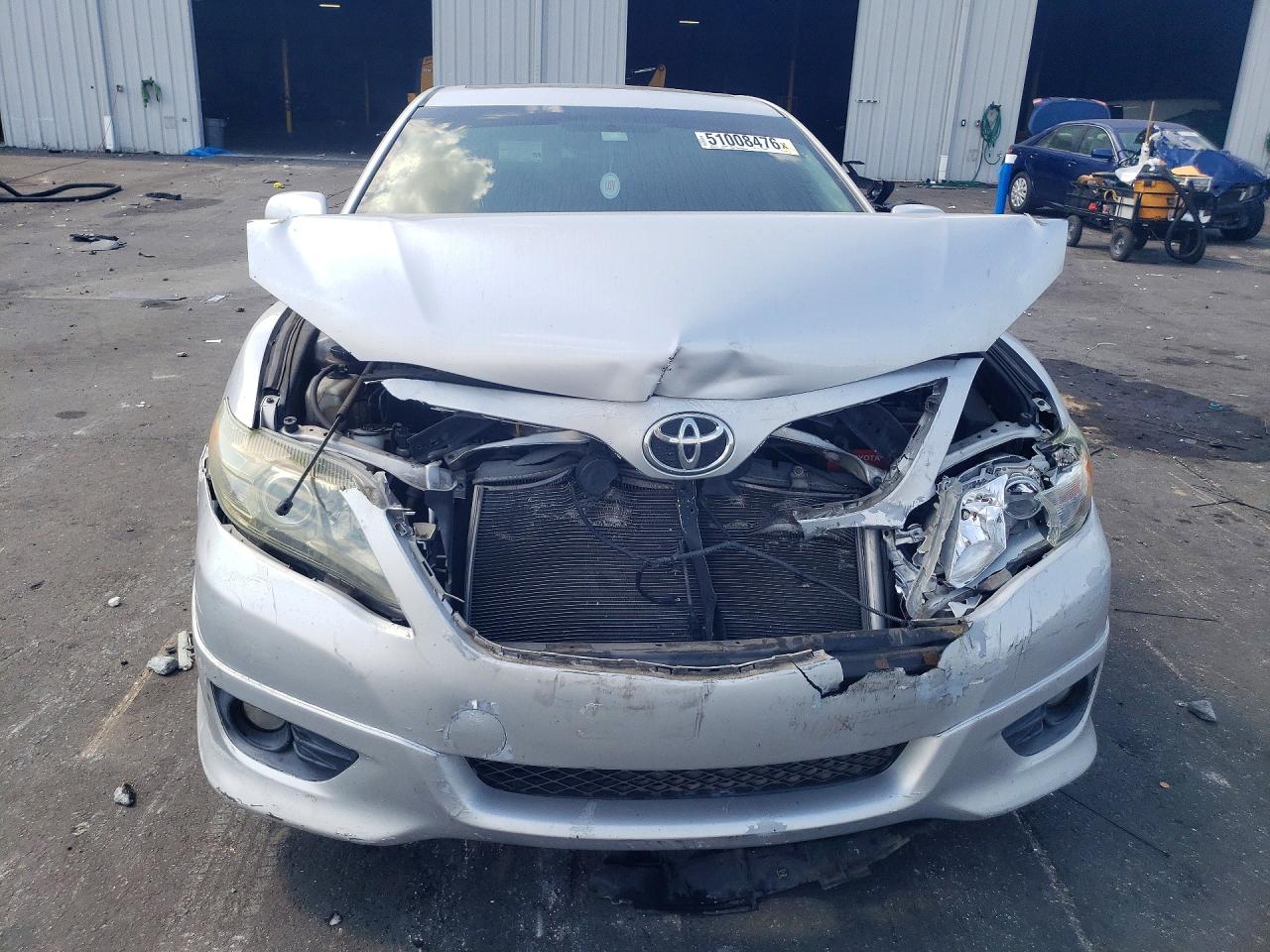 2011 TOYOTA CAMRY SE photo 5