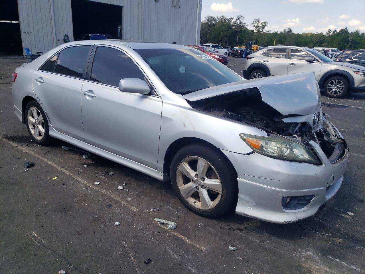 2011 TOYOTA CAMRY SE photo 4