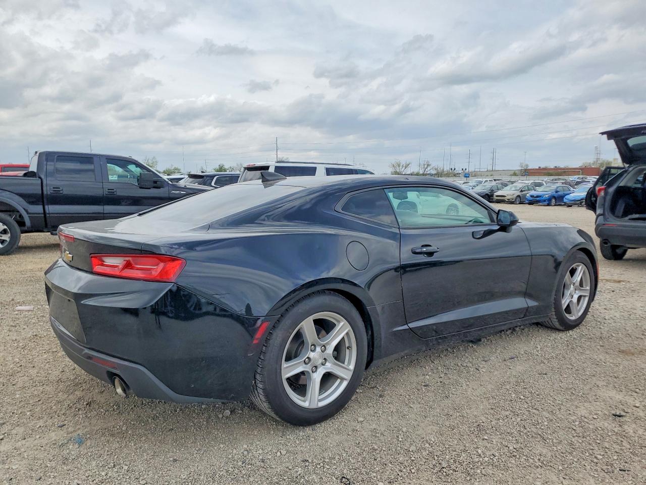 2017 CHEVROLET CAMARO LT photo 5