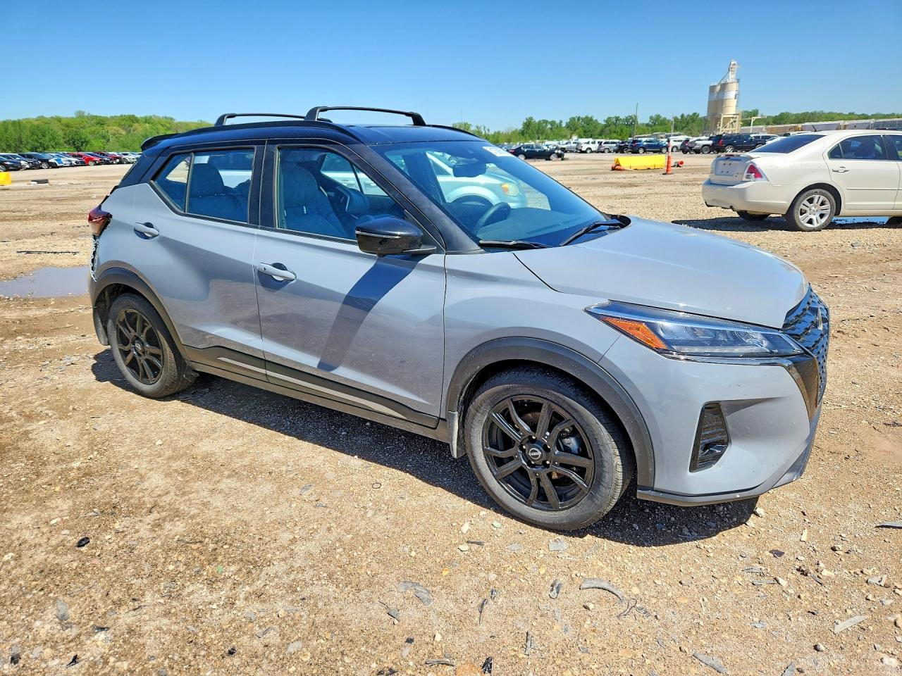 2023 NISSAN KICKS SR photo 7