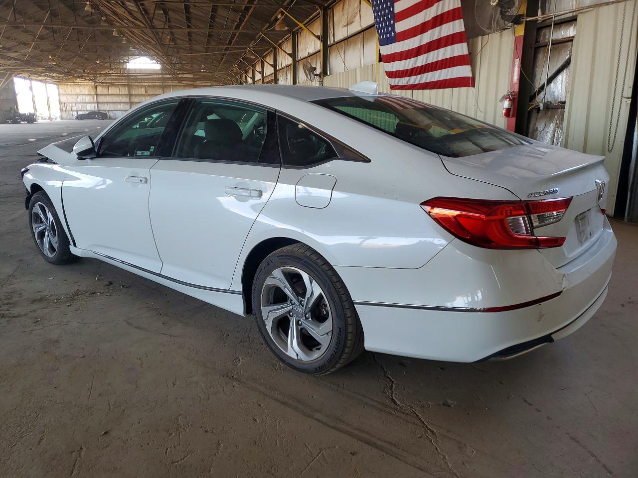 2018 HONDA ACCORD EX photo 2