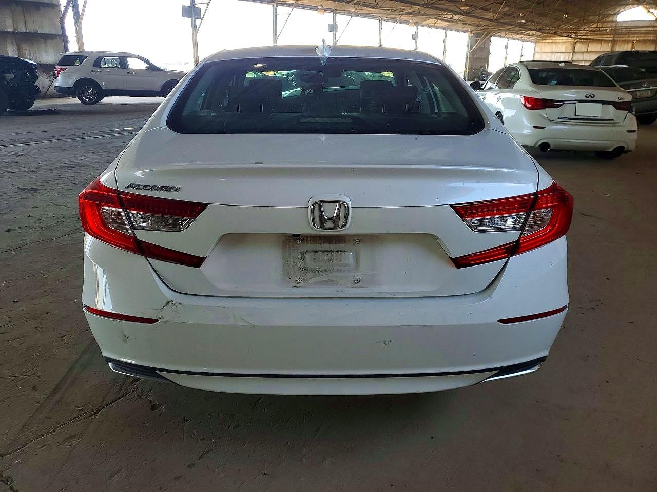 2018 HONDA ACCORD EX photo 6