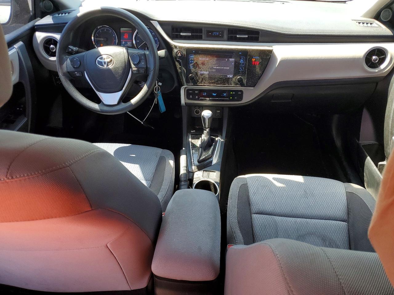 2018 TOYOTA COROLLA LE photo 22