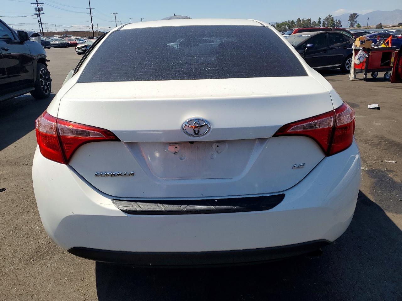 2018 TOYOTA COROLLA LE photo 16