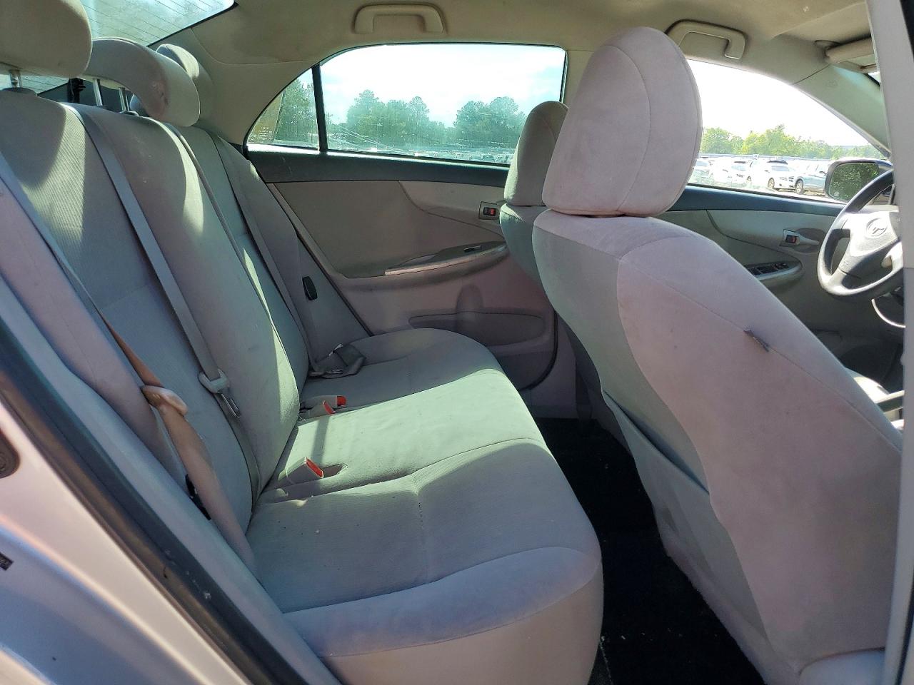 2011 TOYOTA COROLLA LE photo 19