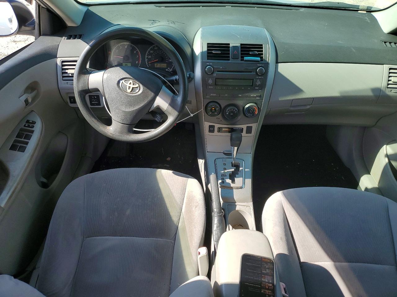 2011 TOYOTA COROLLA LE photo 15