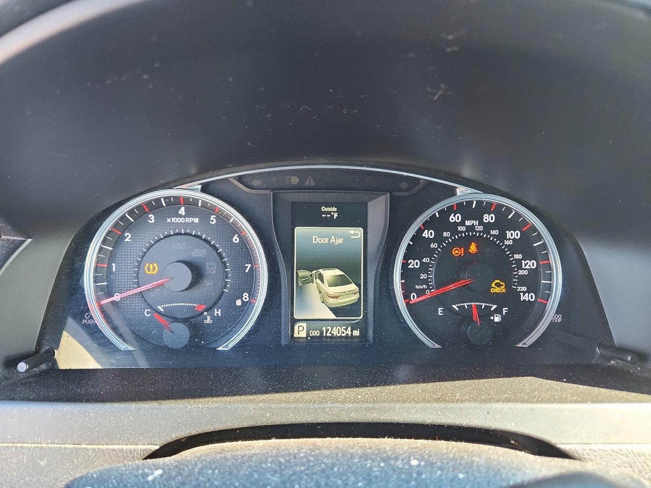 2016 TOYOTA CAMRY SE photo 17