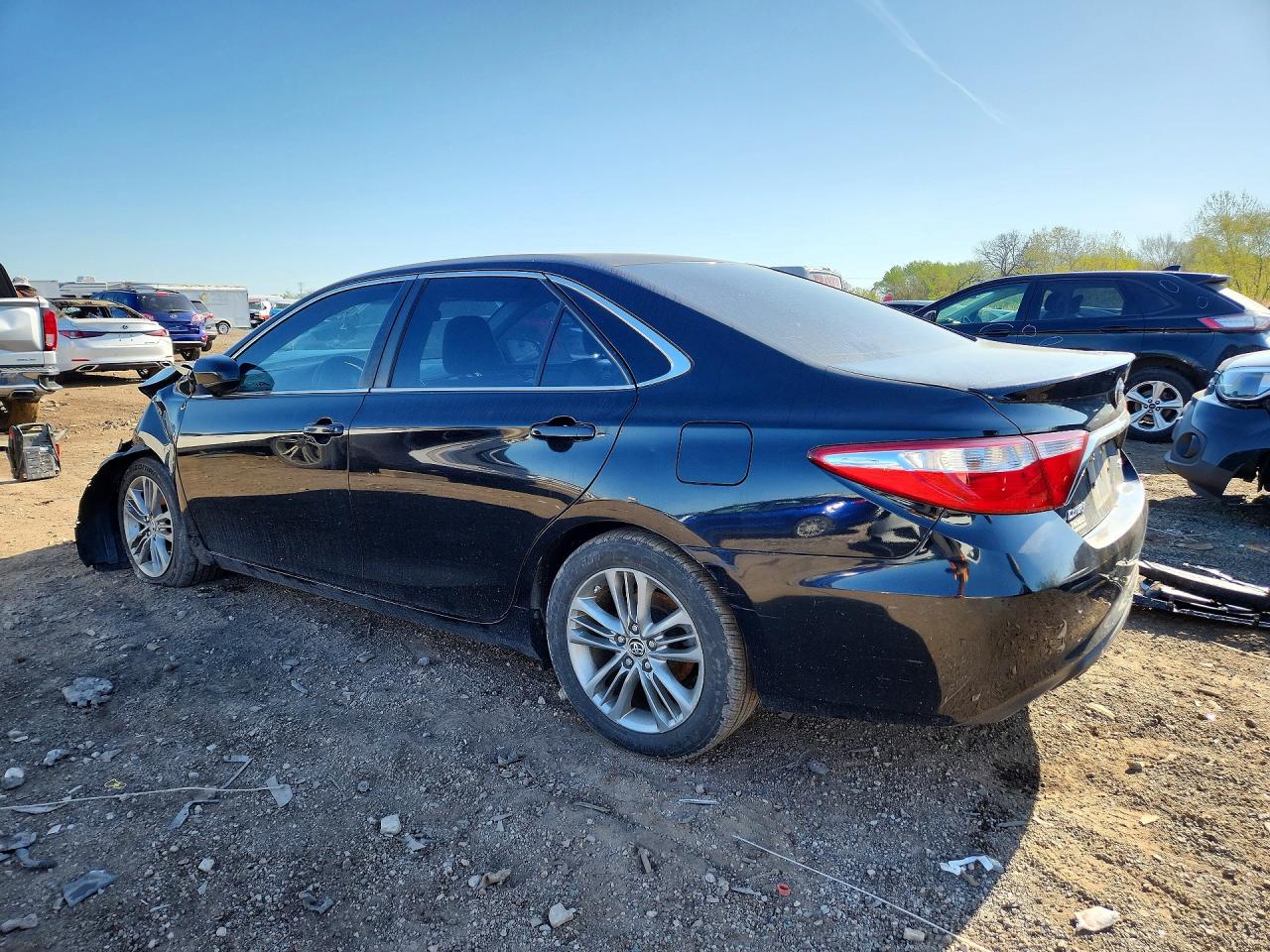 2016 TOYOTA CAMRY SE photo 3