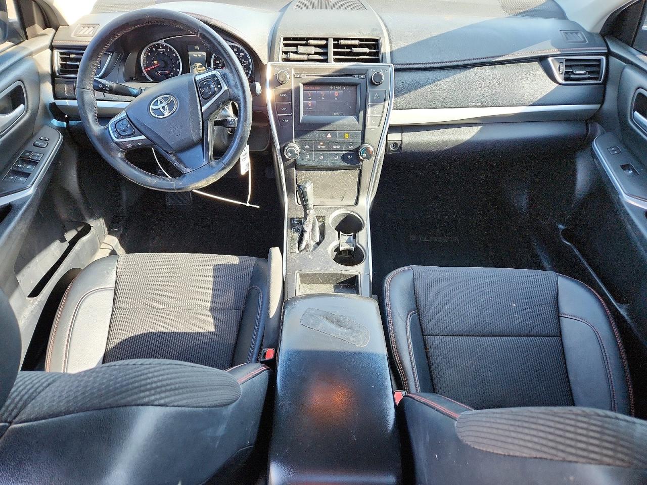 2016 TOYOTA CAMRY SE photo 15