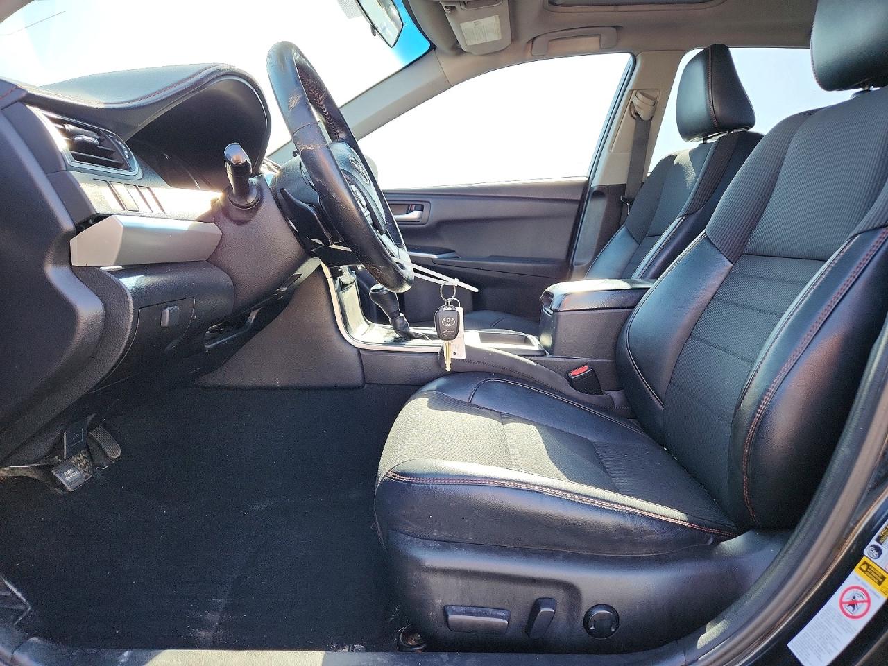 2016 TOYOTA CAMRY SE photo 13