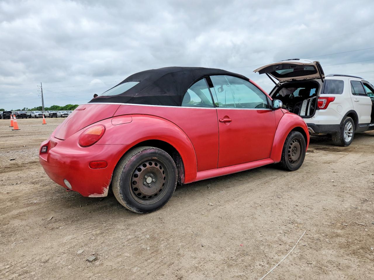 2004 VOLKSWAGEN NEW BEETLE GL photo 5