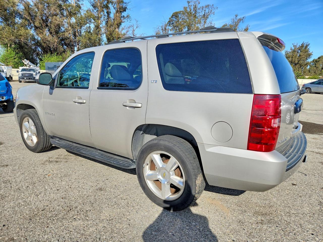 2007 CHEVROLET TAHOE C1500 photo 2