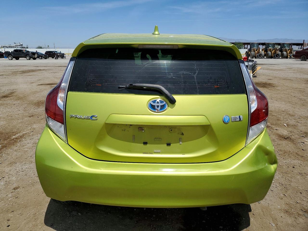 2016 TOYOTA PRIUS C TWO photo 16