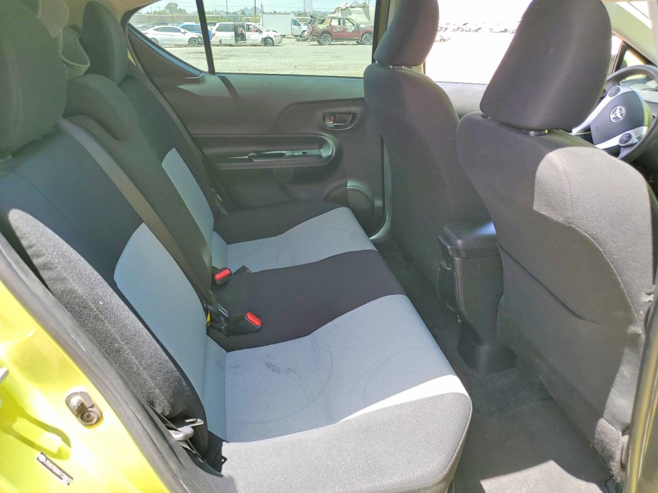 2016 TOYOTA PRIUS C TWO photo 28
