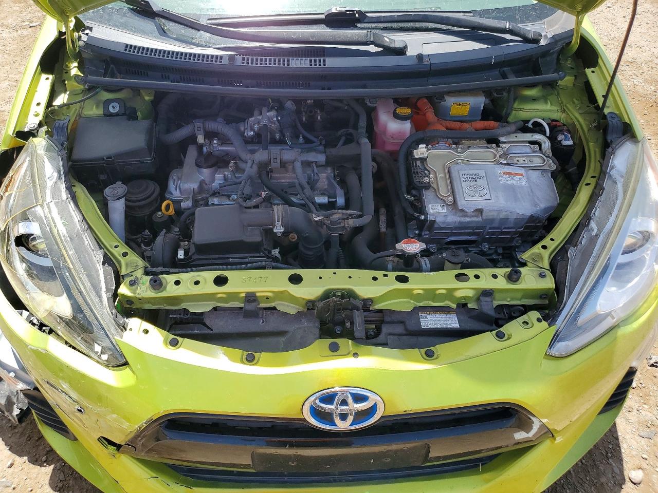 2016 TOYOTA PRIUS C TWO photo 31