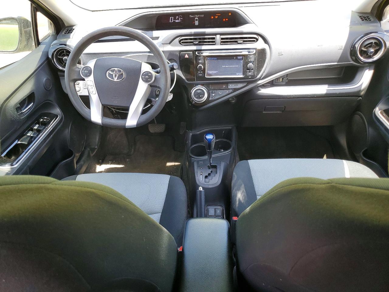 2016 TOYOTA PRIUS C TWO photo 22
