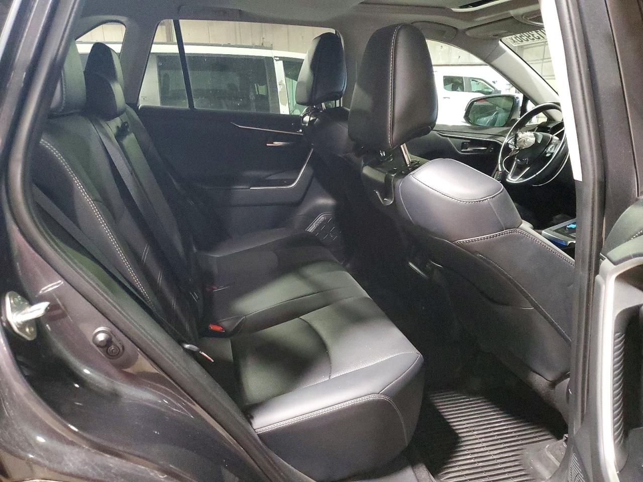 2019 TOYOTA RAV4 LIMITED photo 21