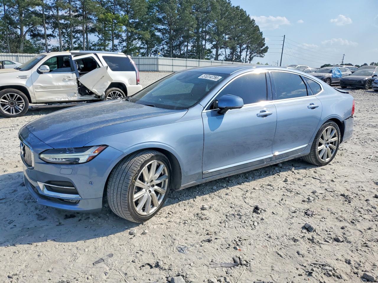 2017 VOLVO S90