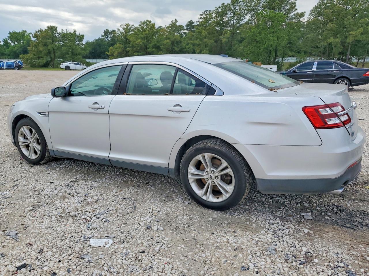 2016 FORD TAURUS SE photo 3
