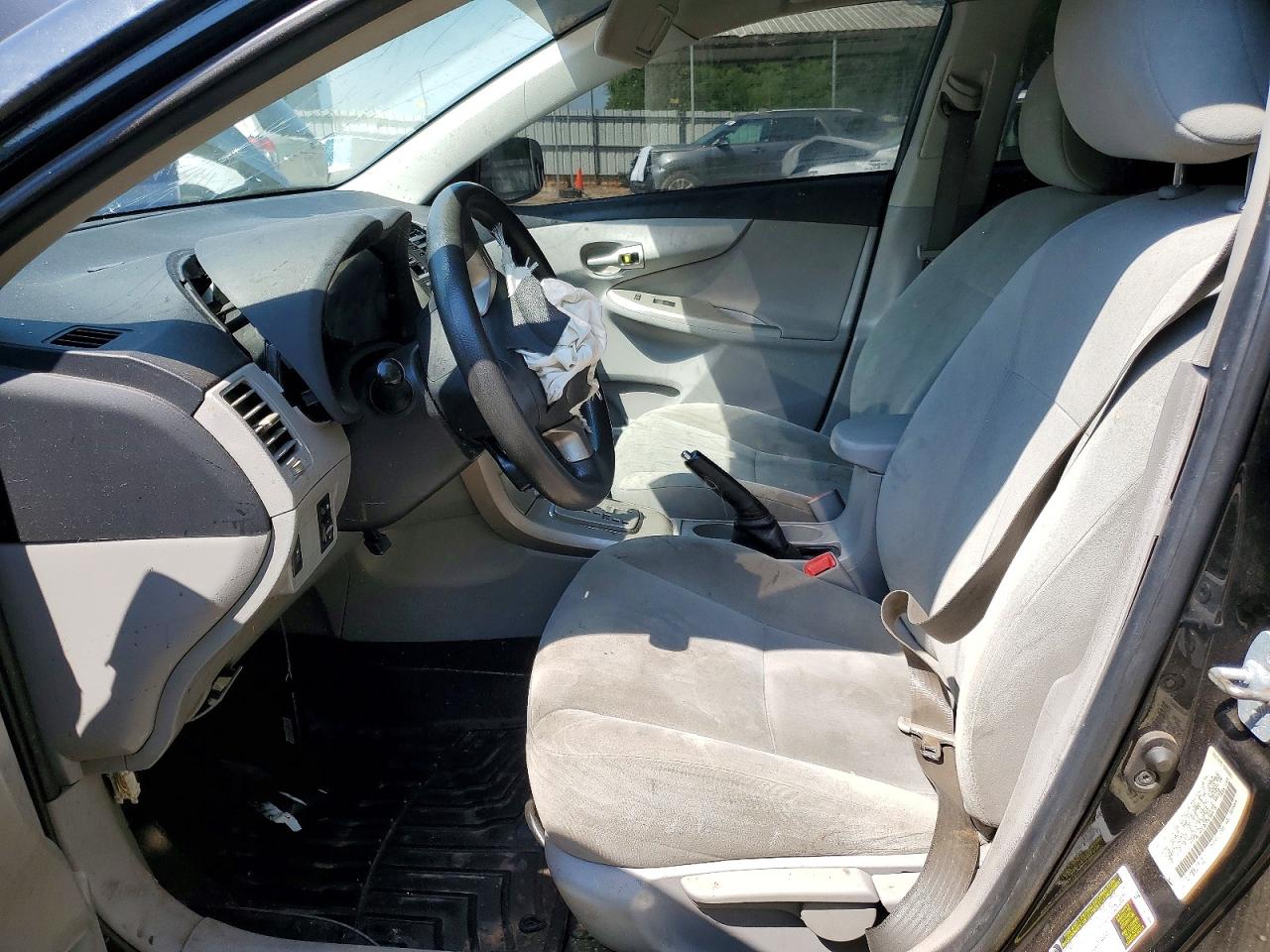 2012 TOYOTA COROLLA LE photo 13