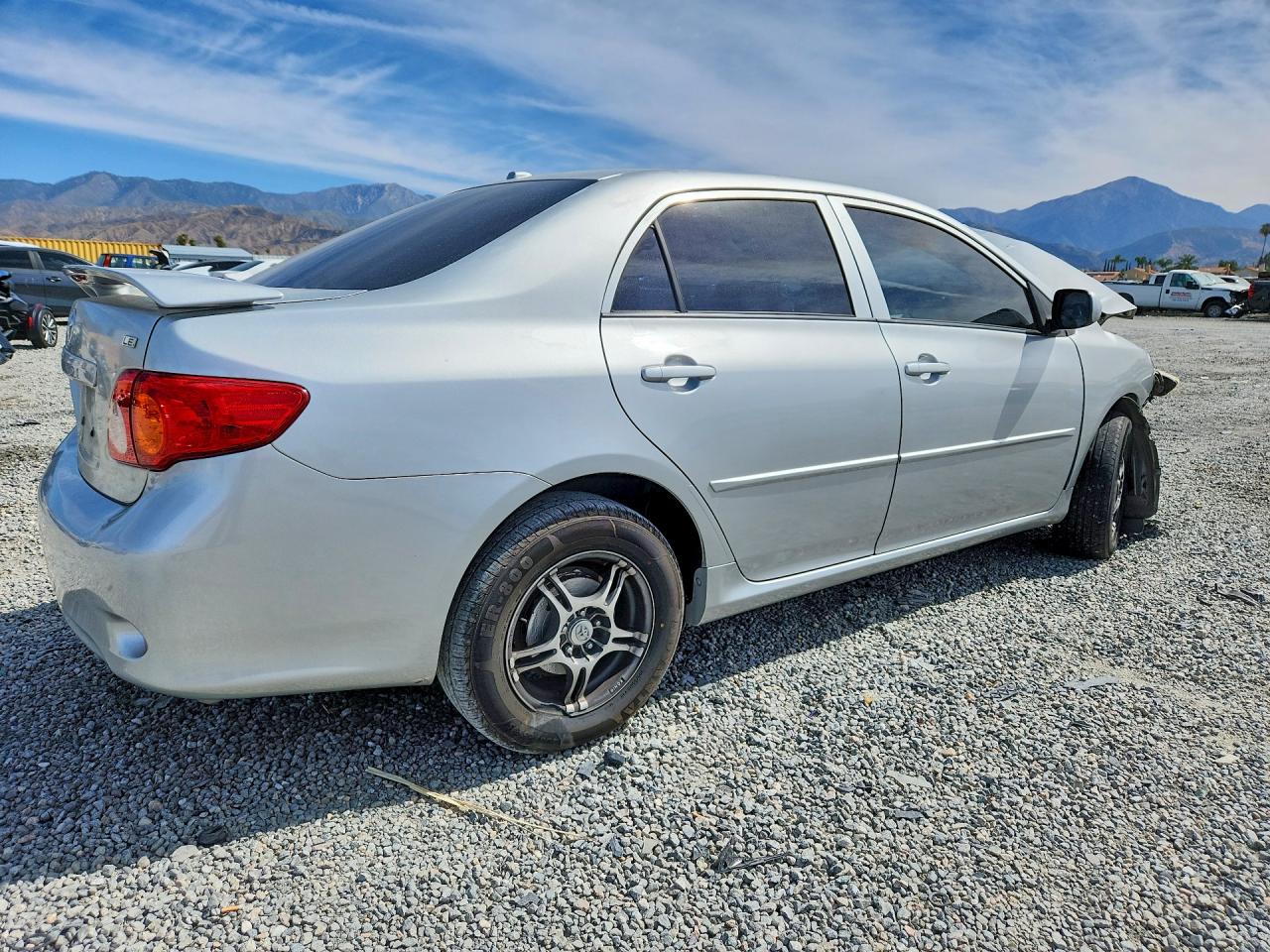 2010 TOYOTA COROLLA photo 7