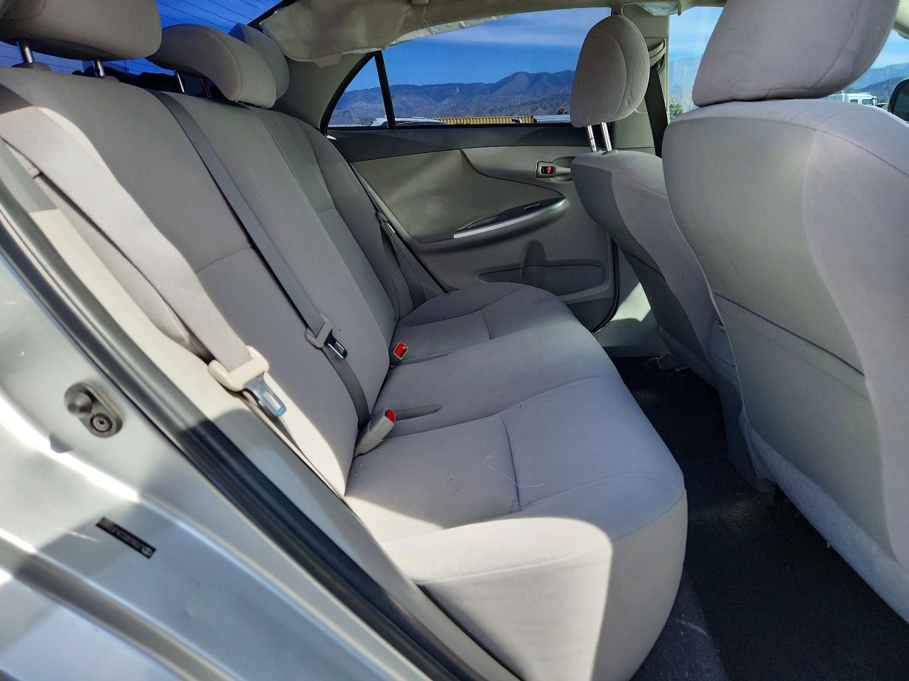2010 TOYOTA COROLLA photo 28