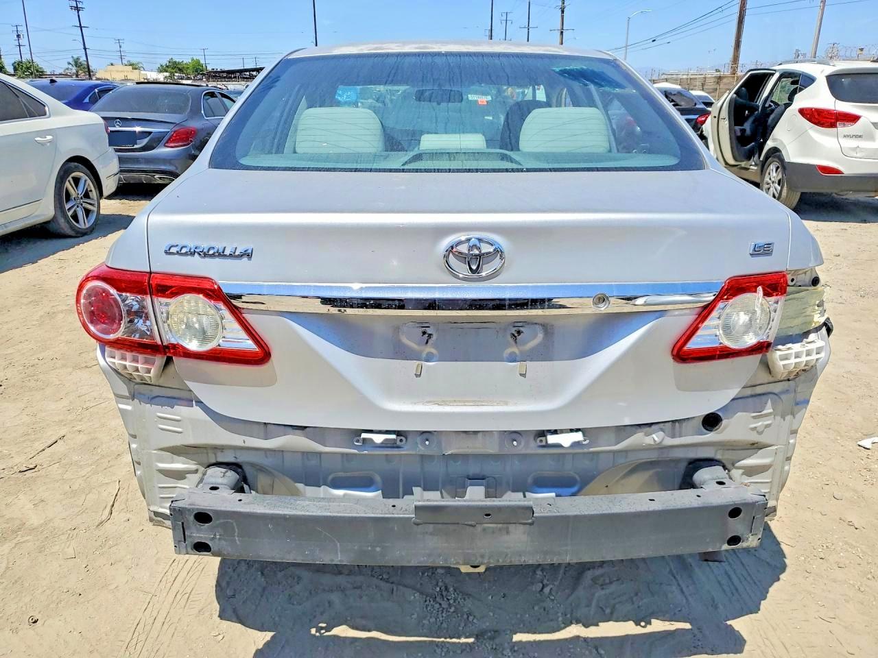 2012 TOYOTA COROLLA LE photo 16