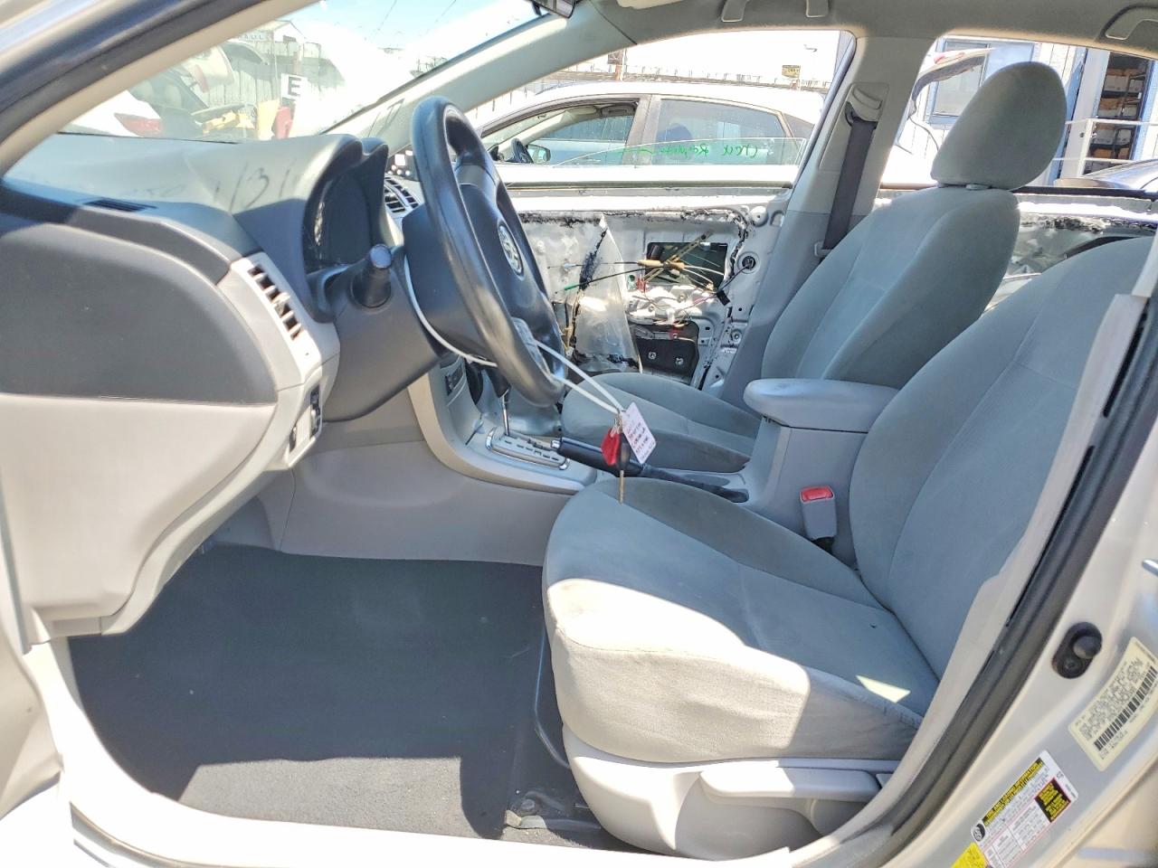 2012 TOYOTA COROLLA LE photo 19