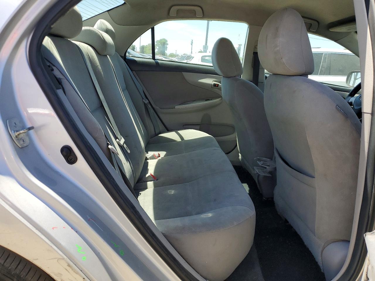 2012 TOYOTA COROLLA LE photo 28