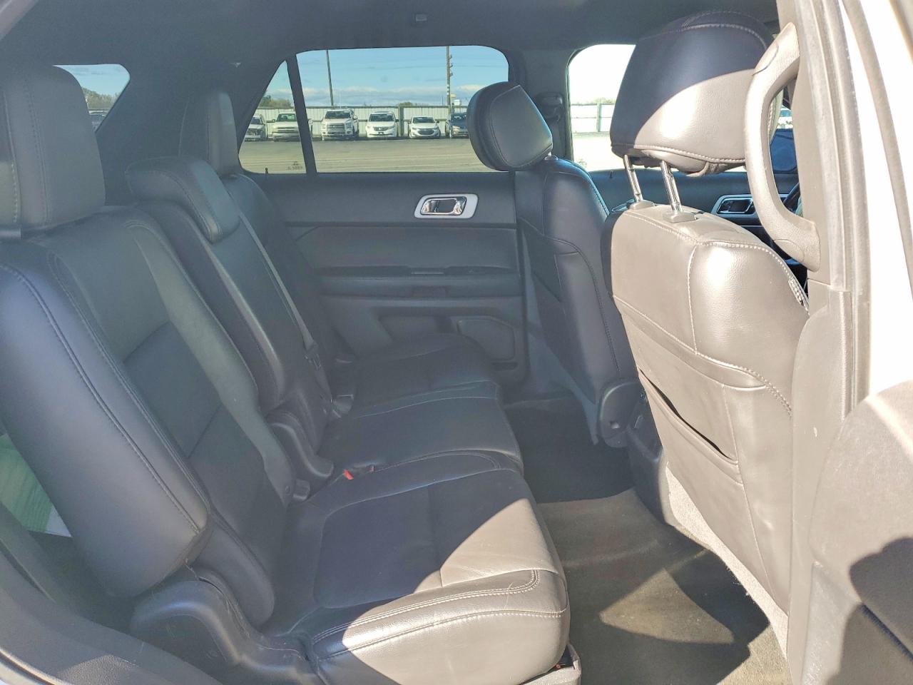 2015 FORD EXPLORER XLT photo 31