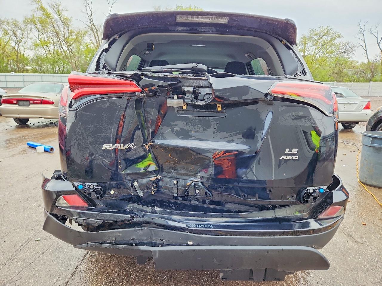 2016 TOYOTA RAV4 LE photo 16