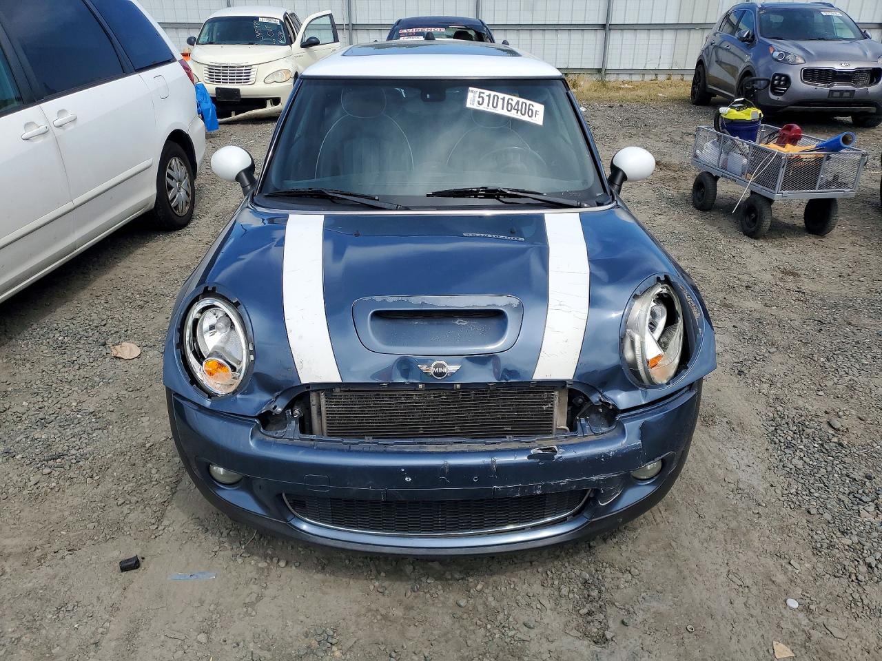 2010 MINI COOPER S photo 9