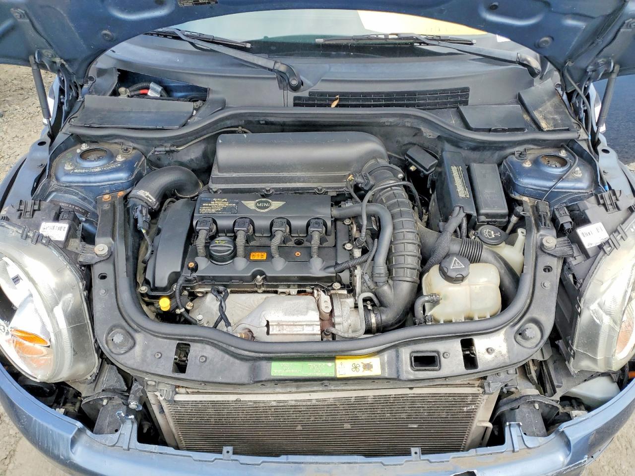 2010 MINI COOPER S photo 21