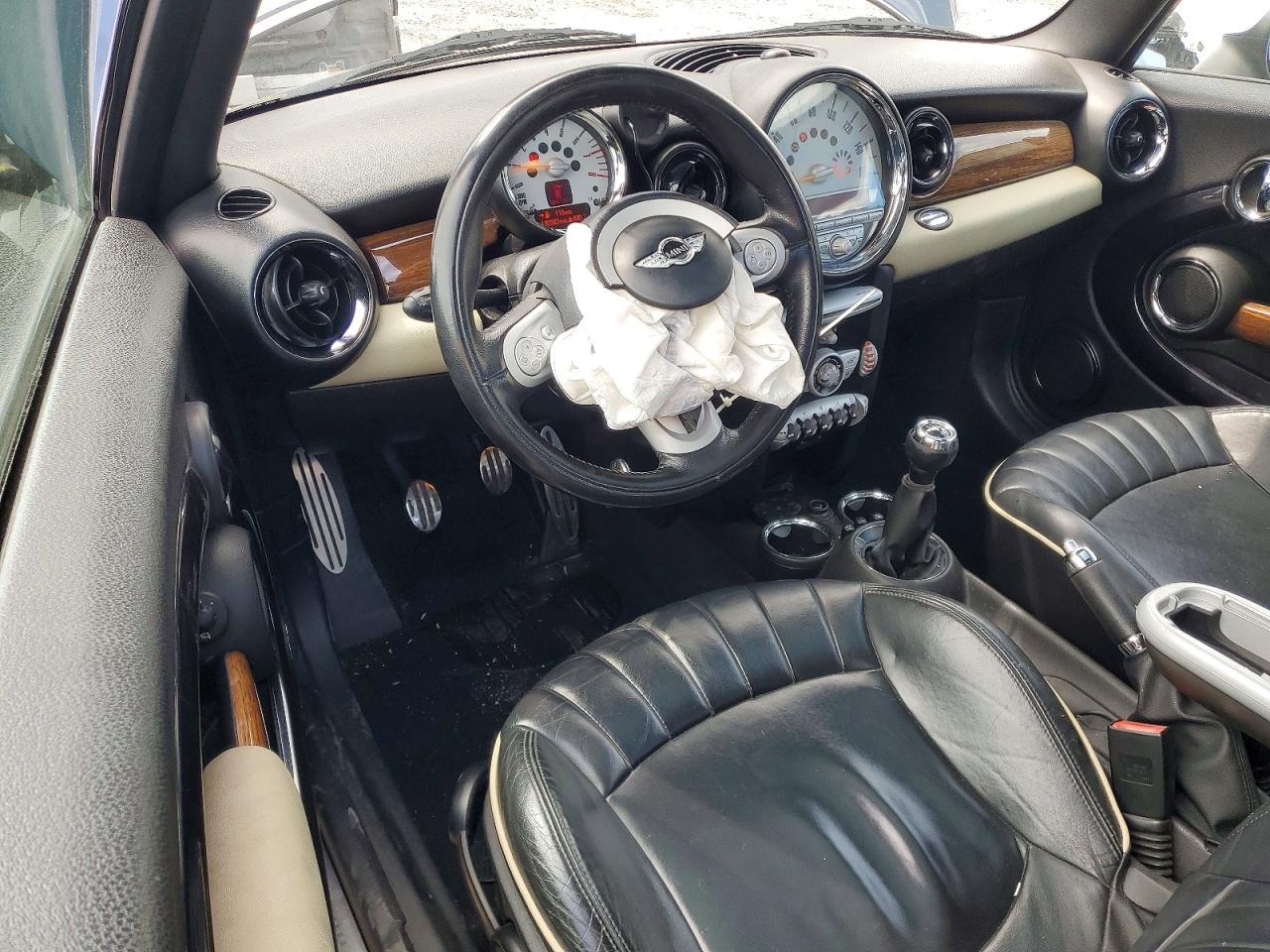2010 MINI COOPER S photo 15