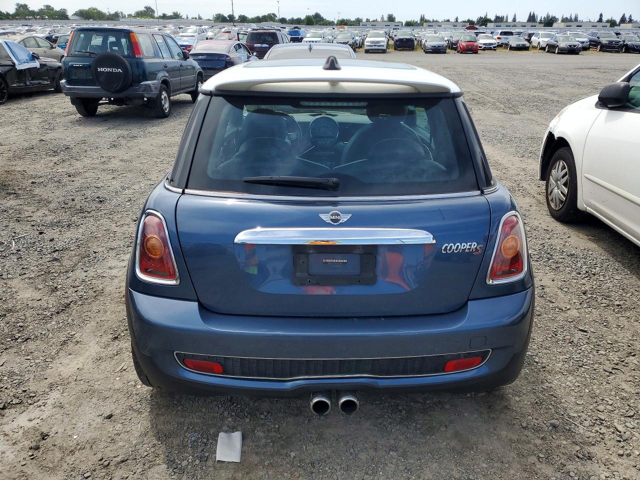 2010 MINI COOPER S photo 11