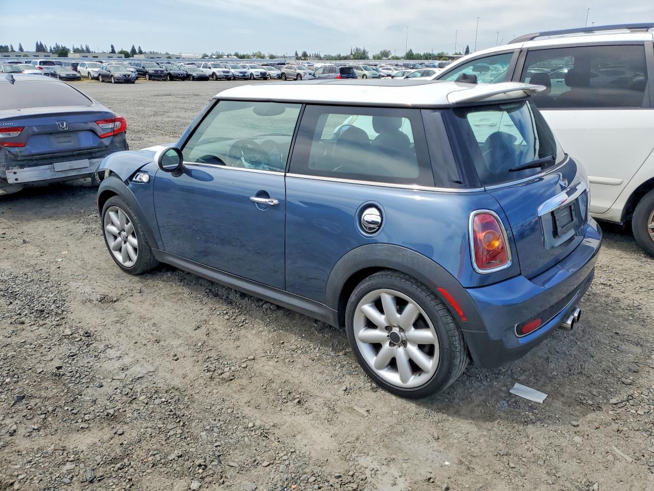 2010 MINI COOPER S photo 3