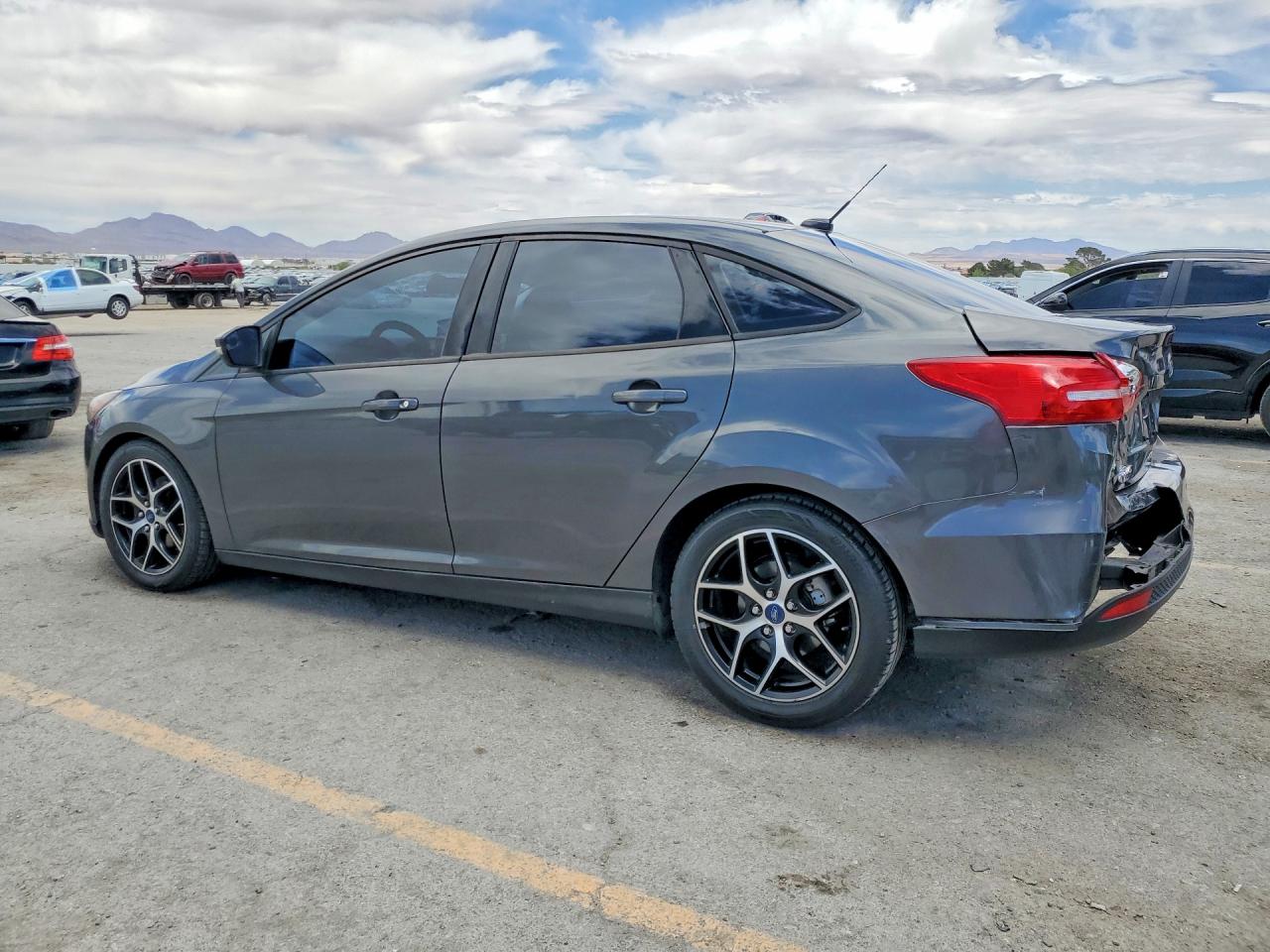 2017 FORD FOCUS SEL photo 4