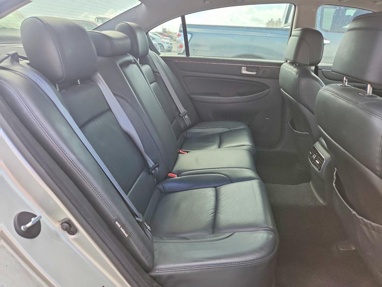 2012 HYUNDAI GENESIS 5.0L photo 10