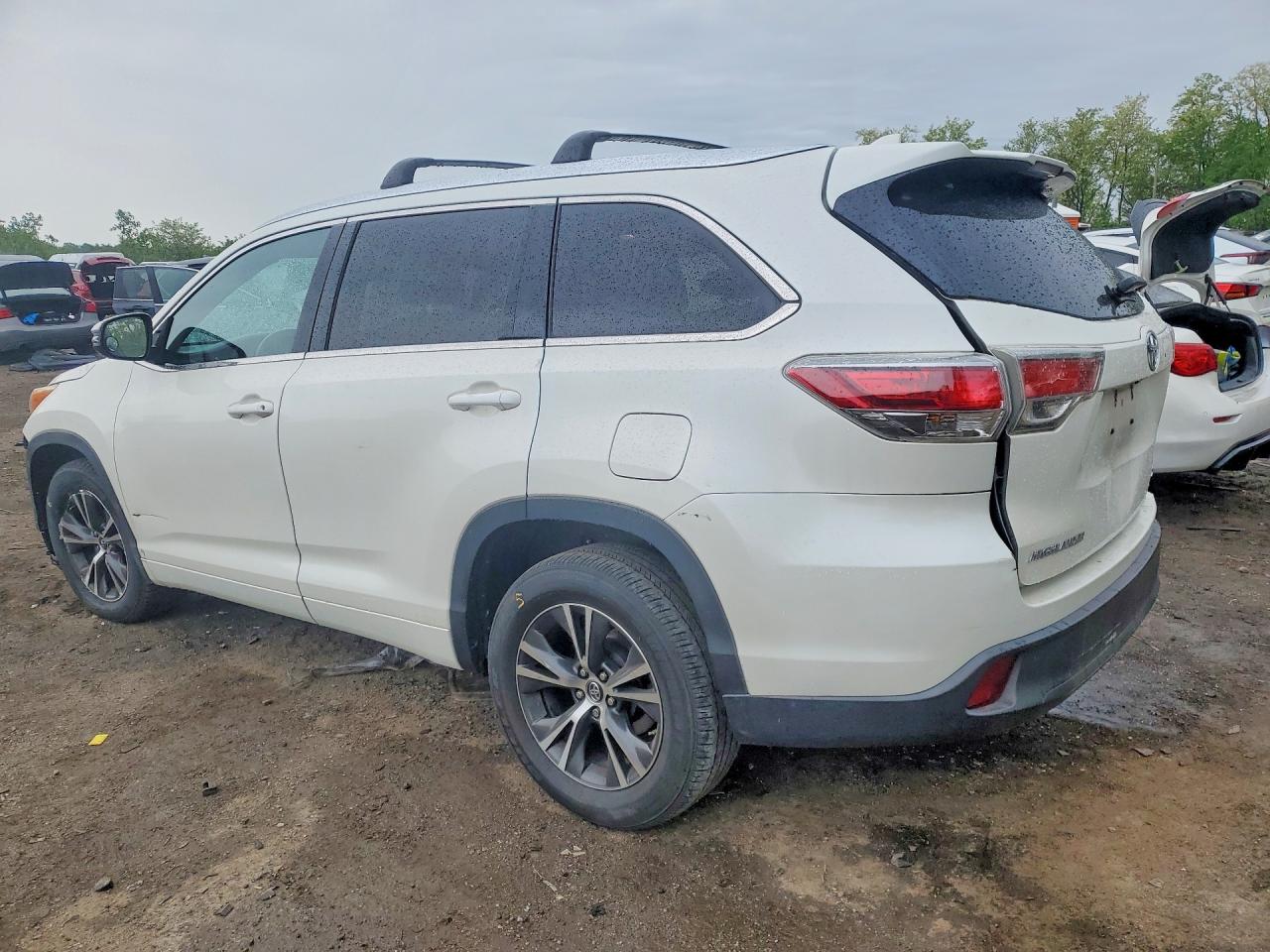 2016 TOYOTA HIGHLANDER XLE photo 3