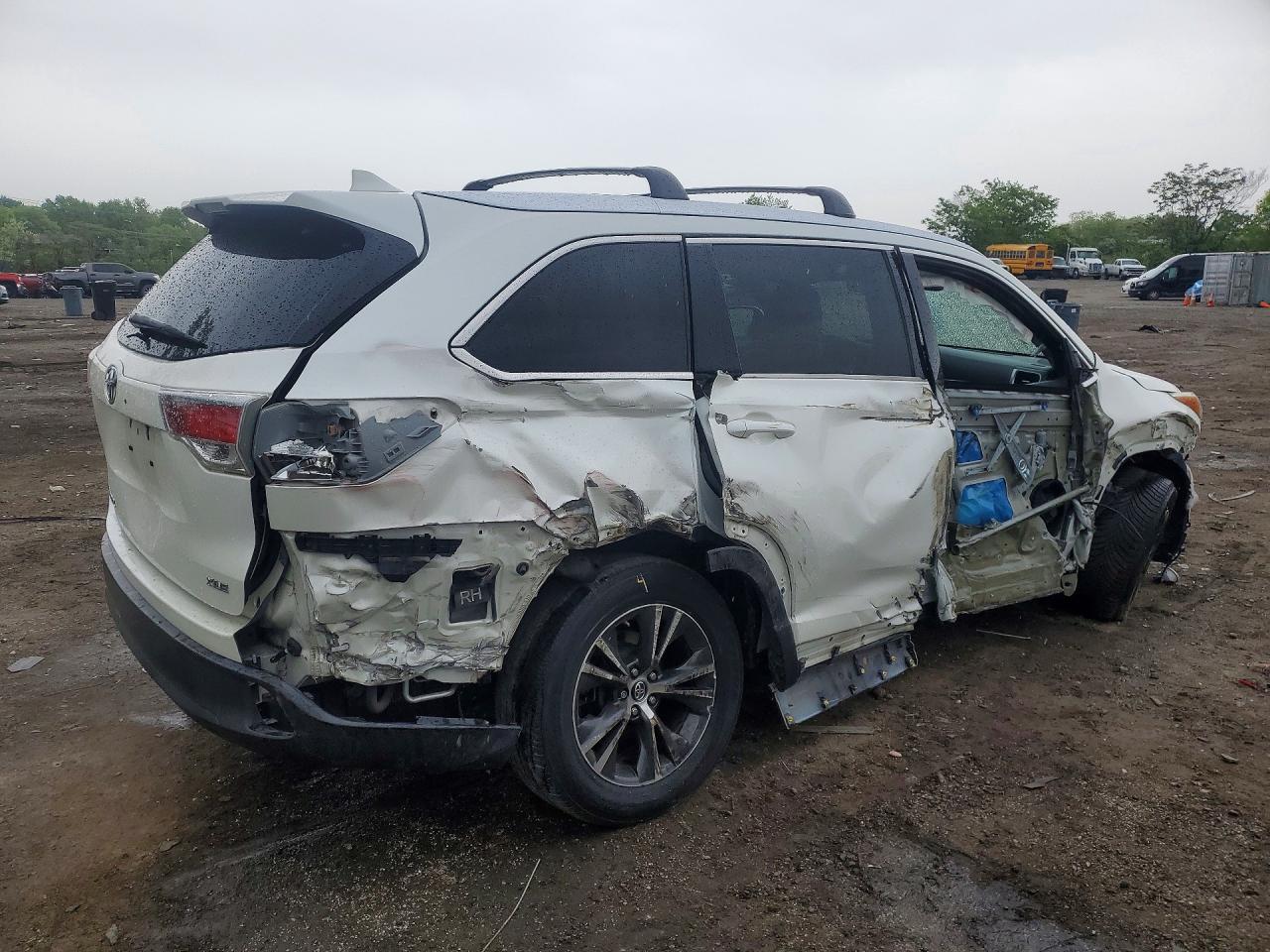 2016 TOYOTA HIGHLANDER XLE photo 5