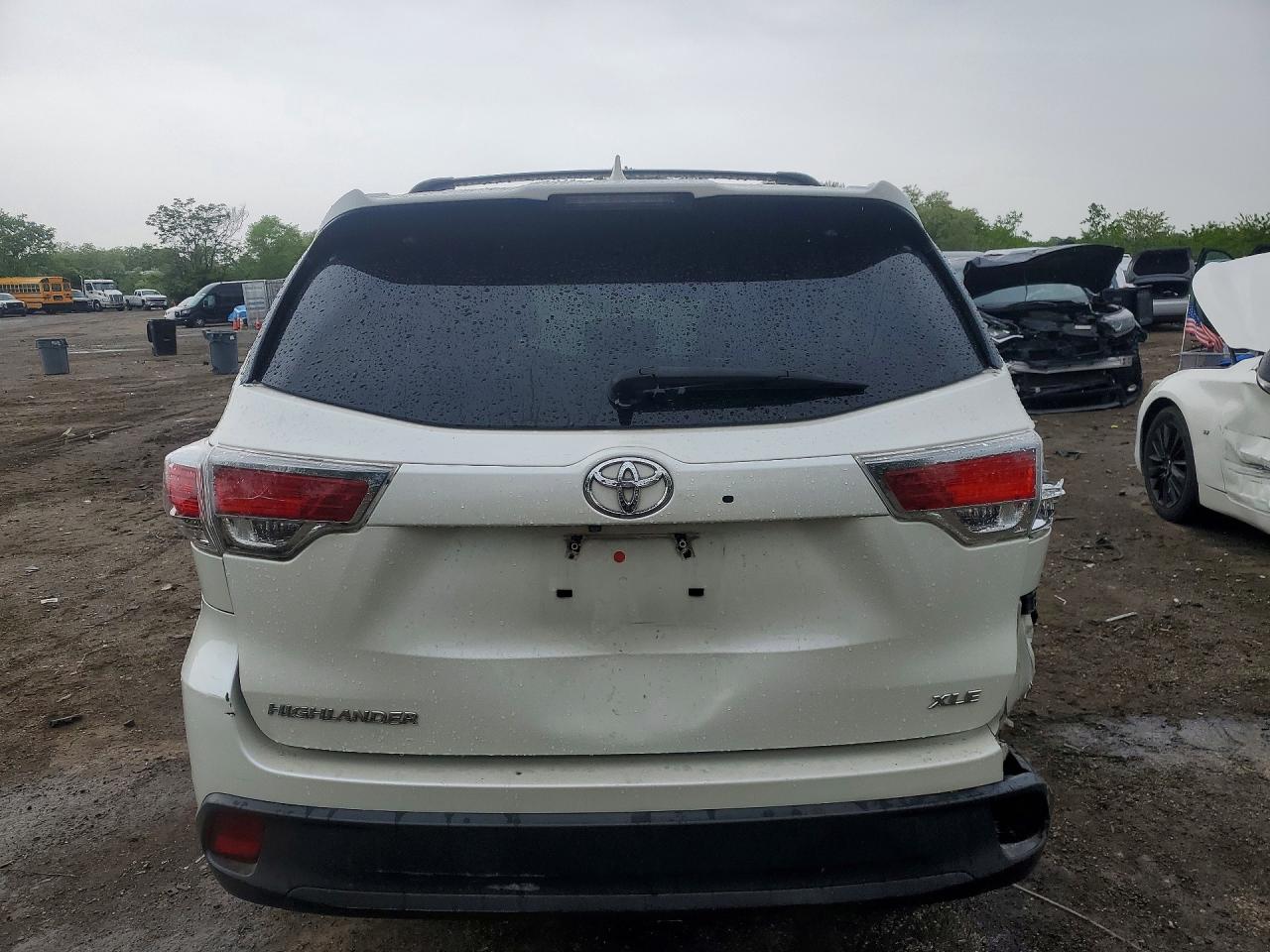 2016 TOYOTA HIGHLANDER XLE photo 11