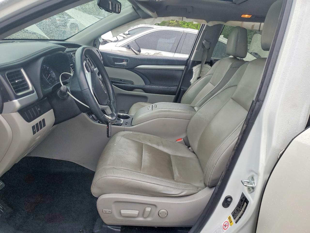 2016 TOYOTA HIGHLANDER XLE photo 13