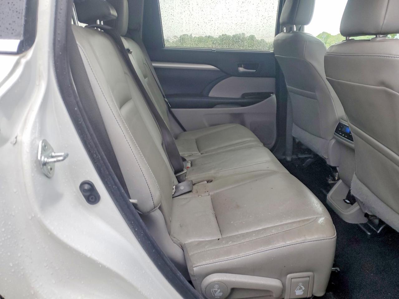 2016 TOYOTA HIGHLANDER XLE photo 21