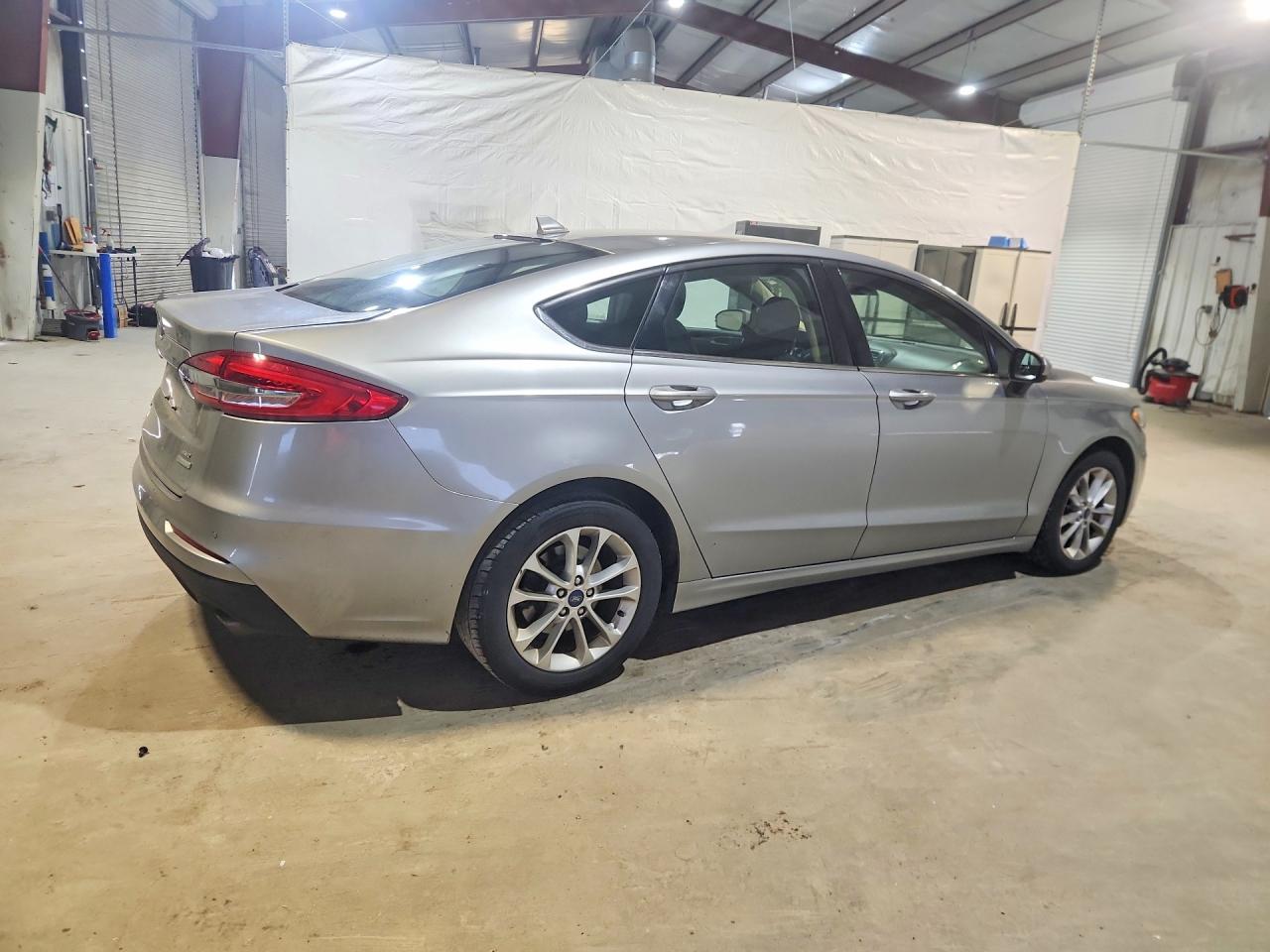 2020 FORD FUSION SE photo 3
