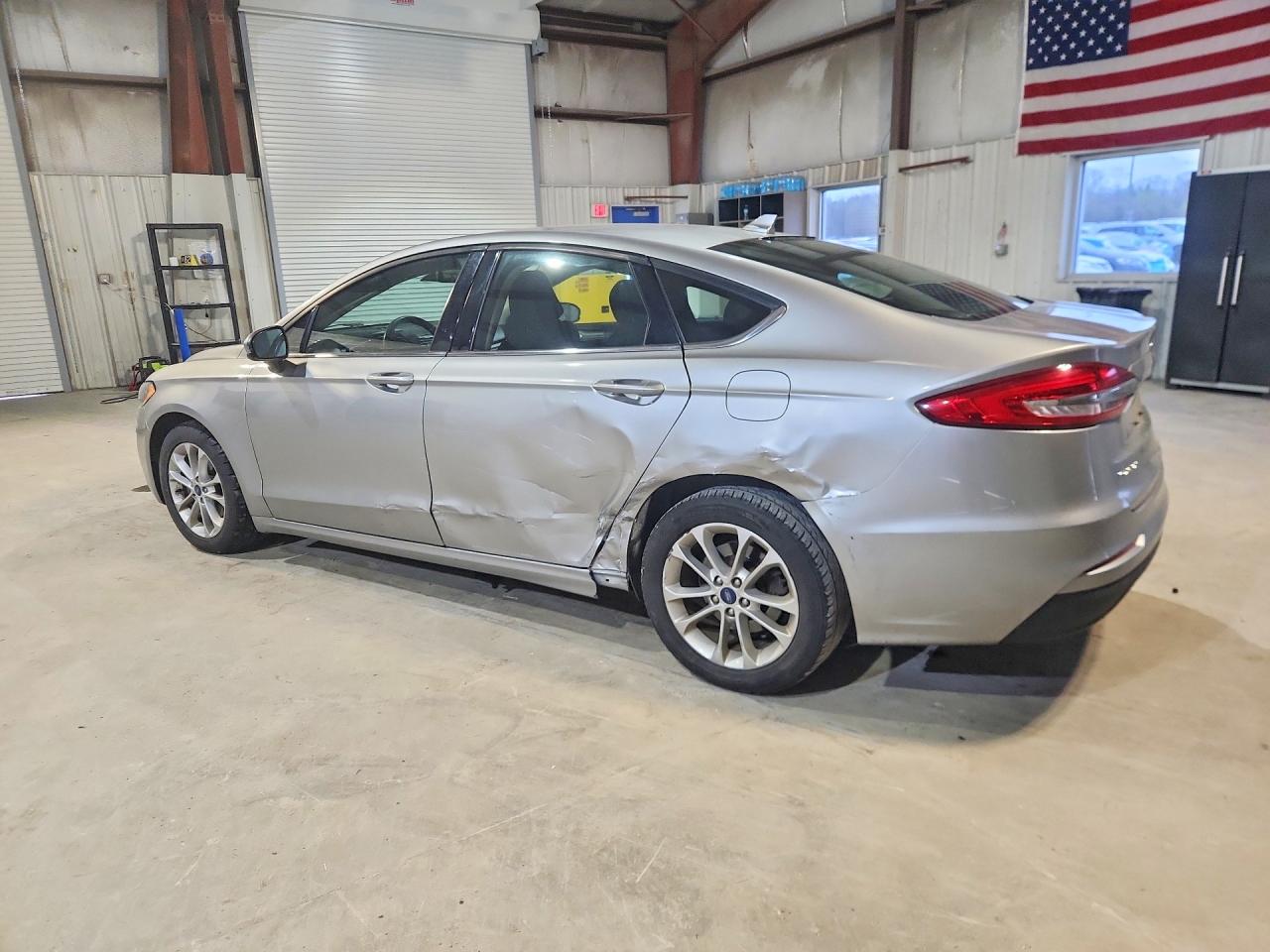 2020 FORD FUSION SE photo 2