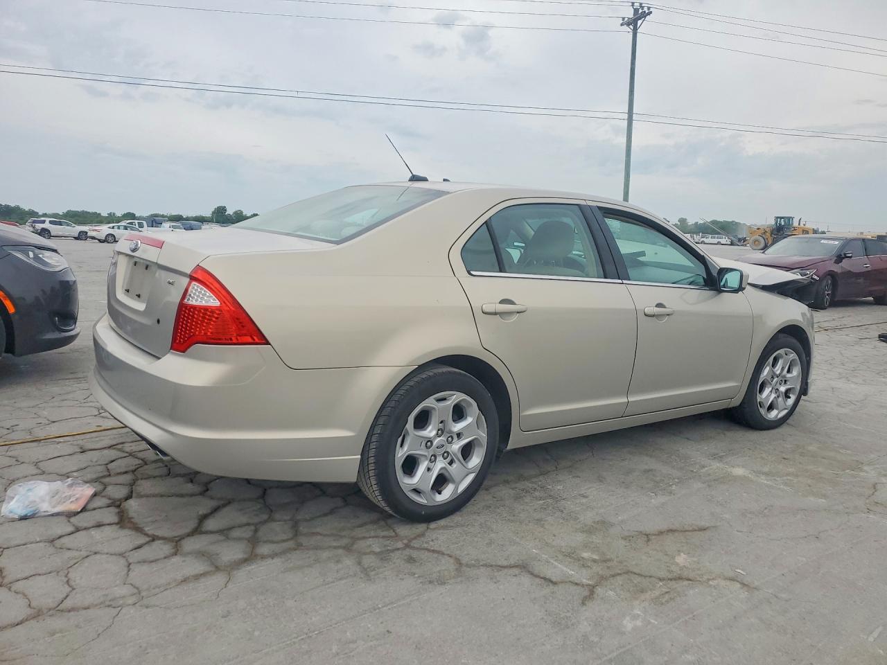 2010 FORD FUSION SE photo 5
