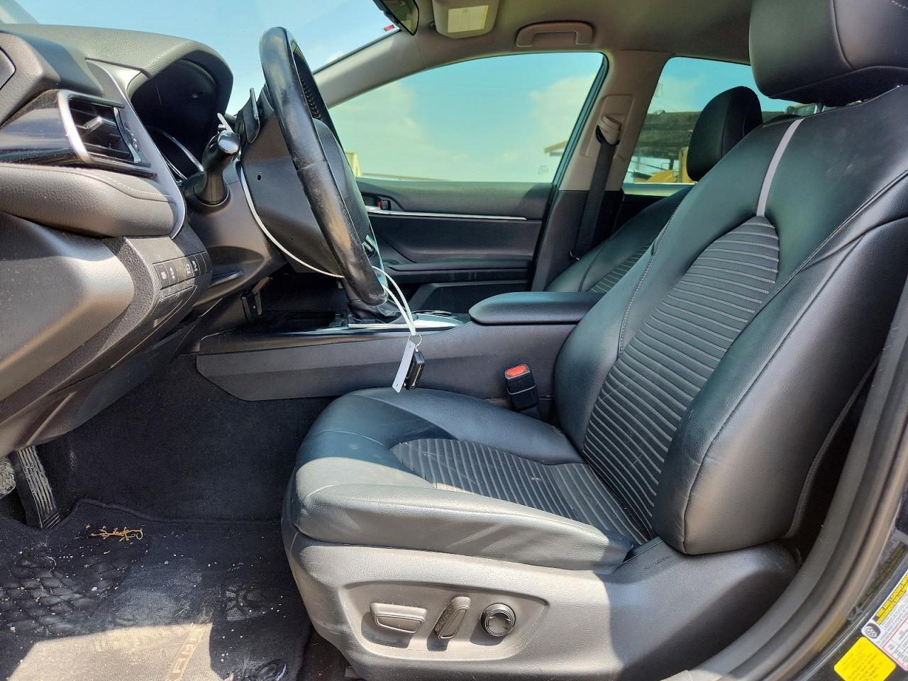 2020 TOYOTA CAMRY SE photo 13
